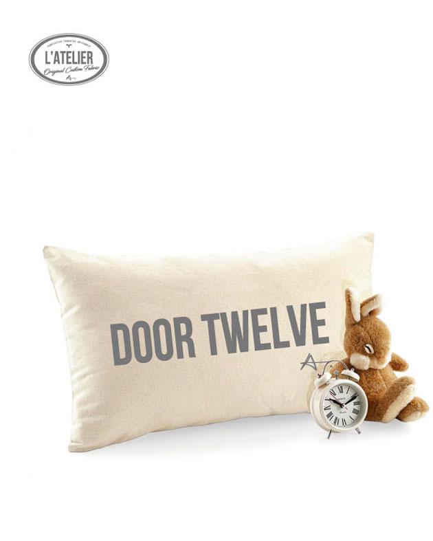 Coussin Coton Fairtrade "Door Twelve" 30x50cm |  personnalié par L'ATELIER OCF