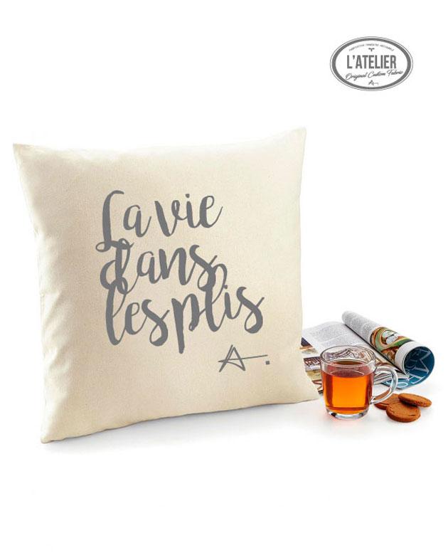 Coussin Coton Fairtrade "La vie dans les plis" 40x40 | Canvas, personnalié par L'ATELIER OCF